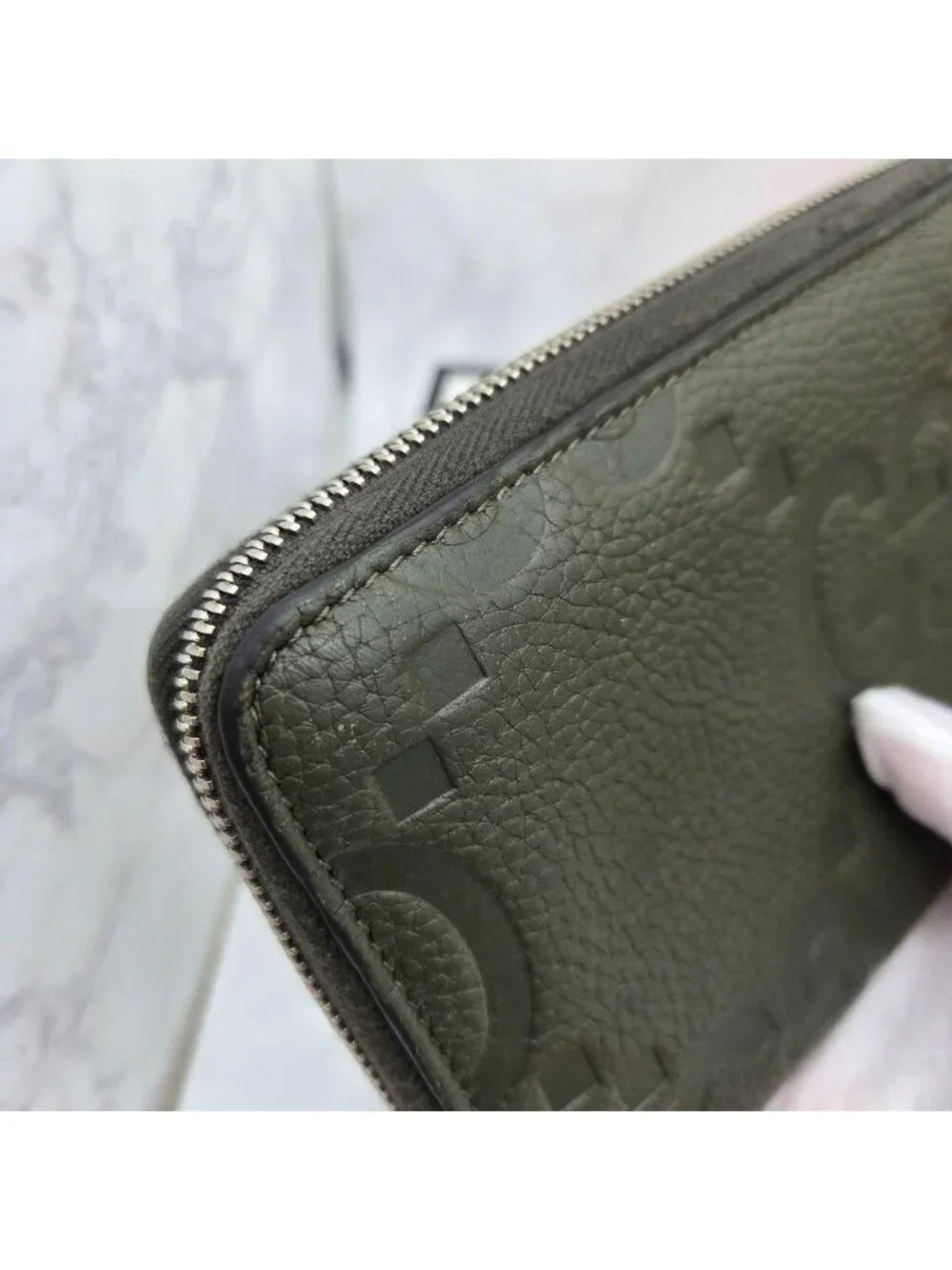 Gucci color khaki